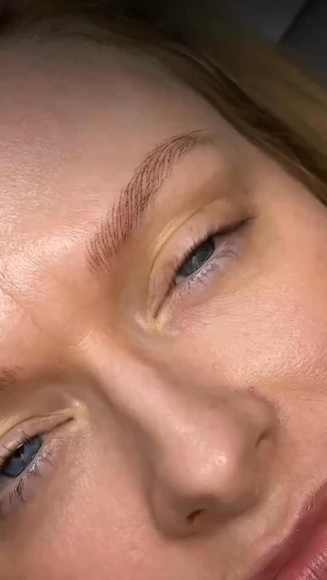 This reel shows my favourite moment, when the brows are fully healed and reveal their true character. No harsh lines, no heaviness, just soft texture, gentle transitions, and a perfectly clean shape.
This client wanted the most natural result possible. And I love when the outcome is so delicate that people look at her and think, “Wow, her brows are beautiful… must be natural” 😉
If you want the same subtle-but-stunning Nano Brows, follow the link in bio and book your appointment. I’ll be happy to guide you 🤍✨
#nanobrowsoshawa #oshawapermanentmakeup #oshawabrows #oshawabeauty #whitbybrows