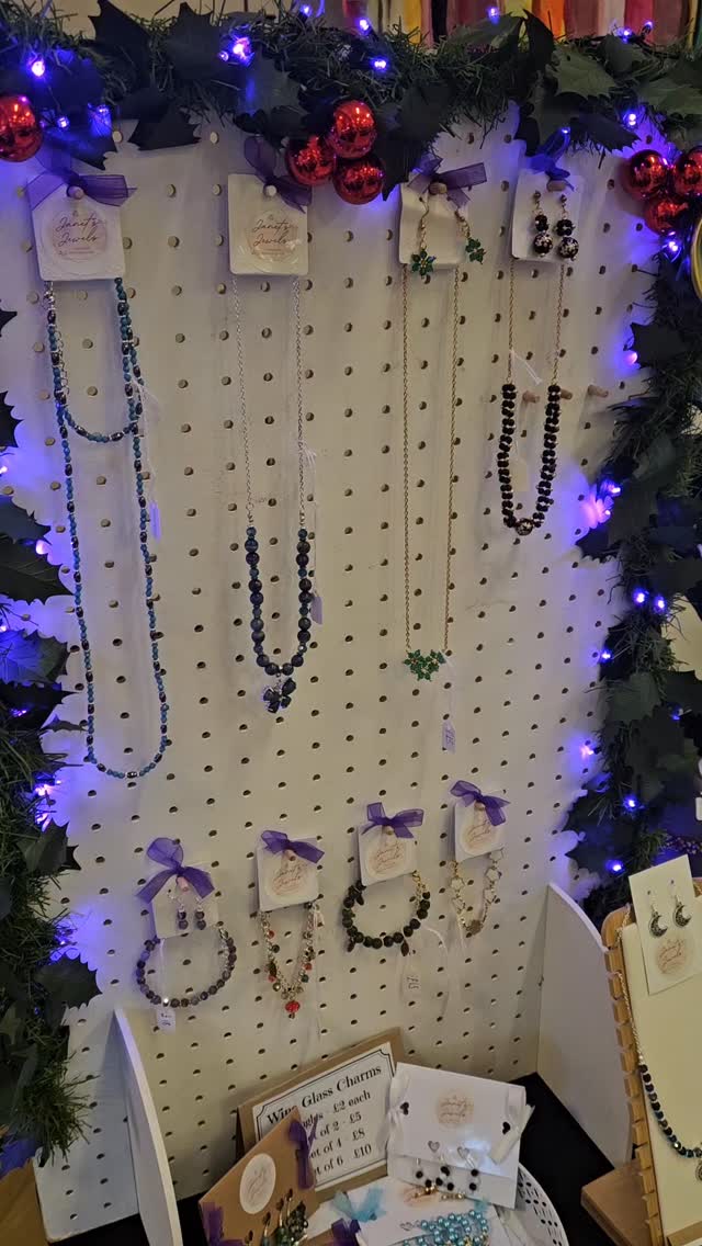 Stall ready at Harpenden High Street Methodist Church, for Satsuma Market Christmas Market, here until 4pm 🎄💜