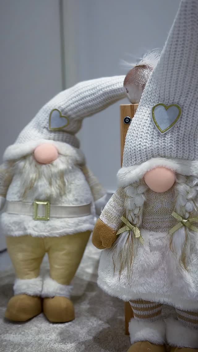 🎄✨ ¡La Navidad ya ha llegado a CUIDEMM!
Y nuestra bolita de Navidad… ¡no ha podido esperar ni un minuto más para recorrer cada rincón de la clínica! 😍💫
Se ha colado por las salas, ha saltado entre la decoración y ha dejado claro que…
💙 ya estamos oficialmente en modo navideño.
Un ambiente cálido, bonito y lleno de ilusión para recibir estas fechas como se merecen ✨
¿Te vienes a vivir la Navidad con nosotros?
👉 Síguenos para ver todo lo que hemos preparado
👉 Y pide tu cita si quieres llegar a estas fiestas cuidándote por dentro y por fuera
💙 Clínica Cuidemm
📍 L’Alcúdia
#NavidadEnCuidemm #Cuidemm #ClínicaCuidemm #Navidad2025 #AmbienteNavideño DecoraciónNavideña LAlcúdia SaludYBienestar CuidarteEsUnRegalo 🎁✨