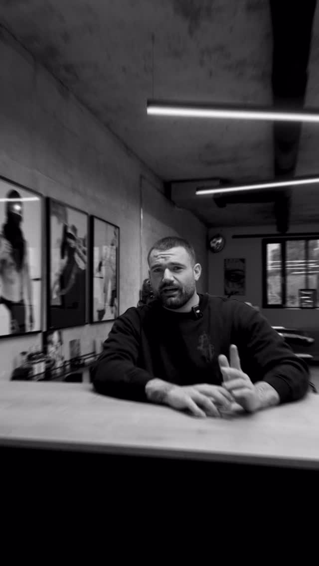 2️⃣6️⃣ upcoming!
Im Februar 2026 sind wieder zwei unsere Gast Artist bei uns:
Alex ist vom 09.–14.02.2026 im Studio.
@alexxbrandy
Daniele ist vom 23.–28.02.2026 vor Ort.
@danieleillcane
Wenn ihr Lust auf einen Termin habt oder eure Ideen mit uns teilen möchtet, schreibt uns einfach per DM, WhatsApp oder über die Homepage. Wir melden uns bei euch.
⸻
In February 2026, we have two familiar artists visiting us:
Alex will be in the studio from February 16–21, 2026.
@alexxbrandy
Daniele will be here from February 23–28, 2026.
@danieleillcane
If you’d like to book a spot or share your ideas, just reach out via DM, WhatsApp, or our website. We’ll get back to you.
@barber_dts
@barberdts_de
Beat by: @mindofupsurd
#tattoo
#tattooed
#tattookarlsruhe
#tattoolettering
#freehand
#freehandlettering