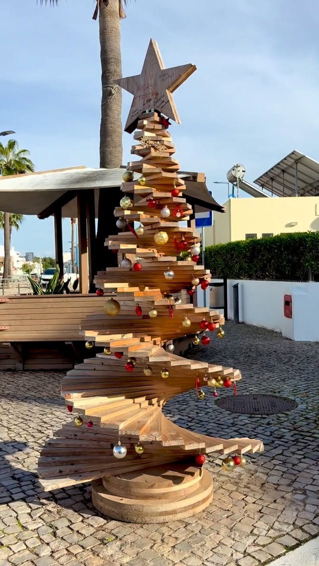 Thank you all for your support this year.
I can’t lie, it’s not been the easiest of years to be in the jewellery business.
Here’s to a new year, to new adventures and to new challenges.
We are closed until 5th January 2026, when shipping will resume. The website remains open for orders.
Here’s wishing you all a peaceful holiday season and a prosperous new year.