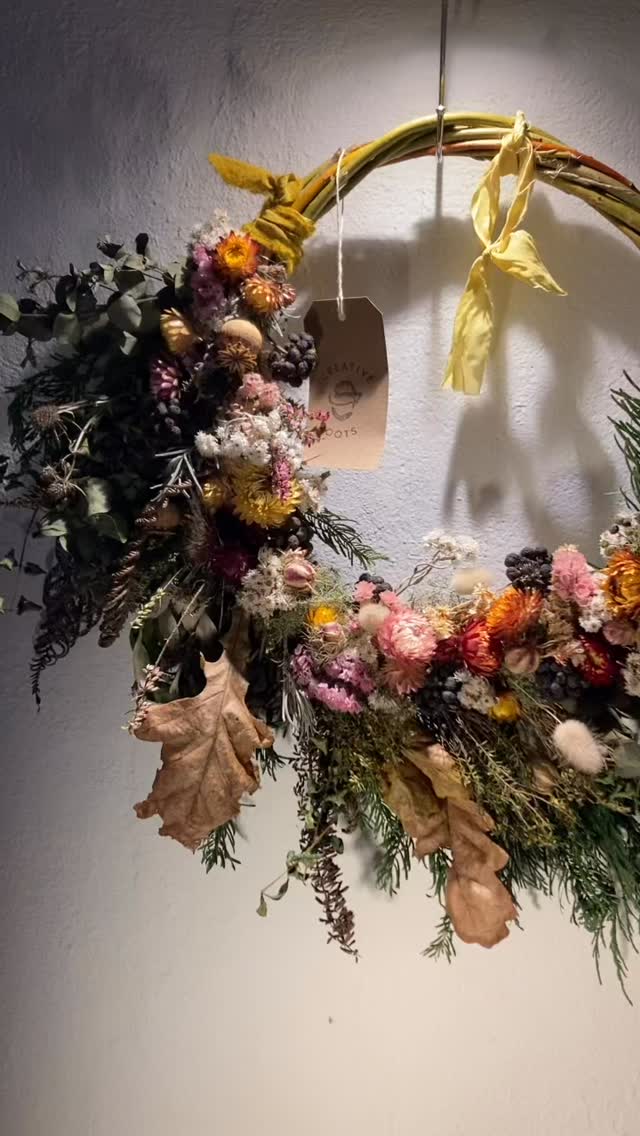 This wreath is looking for a home along with a couple of others I have made this season from flowers I’ve carefully grown and harvested from my garden.Not just for Christmas these last on a wall or inside door for afew years. If your interested and can pick up from Falmouth or Penryn get in touch- it’s £50 x
#wreath #driedflowerwreath #naturallydyedribbons #penryn
