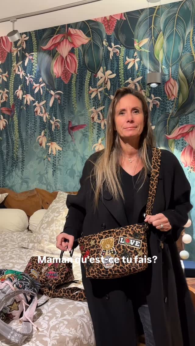 Série de sac/pochette Vicky.
Bandoulières amovibles, réglables pour certaines.
Pièces uniques.
#pieceunique #madeinfrance #artisanatfrancais #nice #mauvaisoeil #madeinfrance🇫🇷 #smiley #love #bandana #leopard #ourson #teddybear #etoiles #star