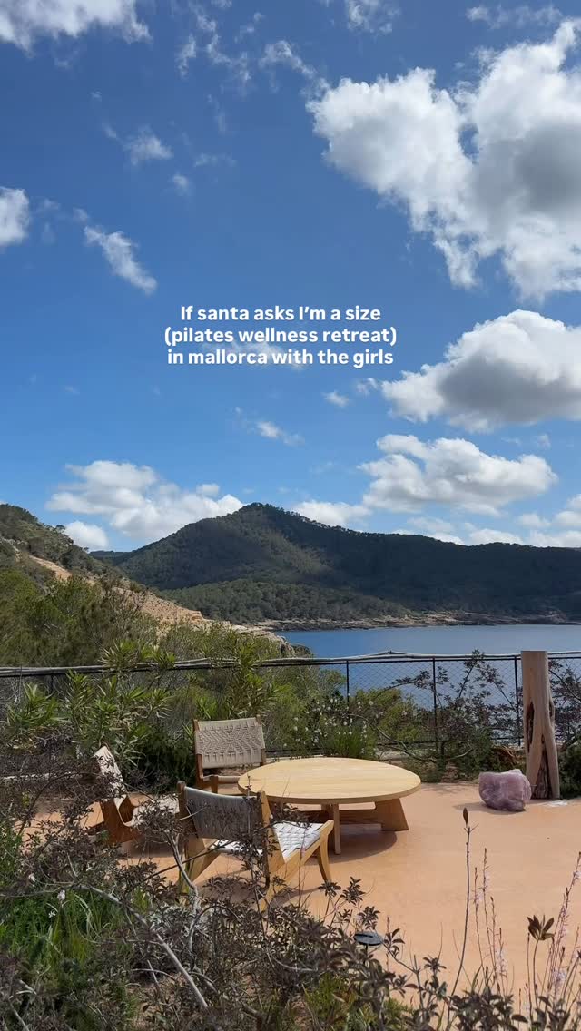 If Santa asks were a size Pilates wellness retreat in mallorca with the girls ✈️💌❄️🎄☃️🎀
#literallyjustgirls #wellnessgirls #softgirlera #pilatesretreats #forthegirls #europeretreats #eurosummer #pilatesretreats #comewithus #mallorca #mallorcaspain