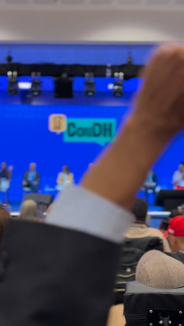 🌍✨ A 13ª ConDH chega ao fim, mas a luta por direitos humanos segue viva em cada território, em cada movimento, em cada pessoa que não abriu mão de estar aqui. Foram dias de escuta, debate, construção coletiva e democracia em movimento. Saímos fortalecidas/os/es, com propostas aclamadas e o compromisso renovado: não recuaremos na defesa da dignidade, da justiça e da vida de todas as pessoas.
💬 Obrigada a todas as delegações, conselhos, movimentos, coletivos, gestoras/es e defensoras/es que fizeram parte deste reencontro histórico da participação social.
✊🏽 A luta continua — nas políticas públicas, nos territórios, nos conselhos e onde mais for preciso.
#13ConDH #SistemaNacionalDeDireitosHumanos #DemocraciaViva