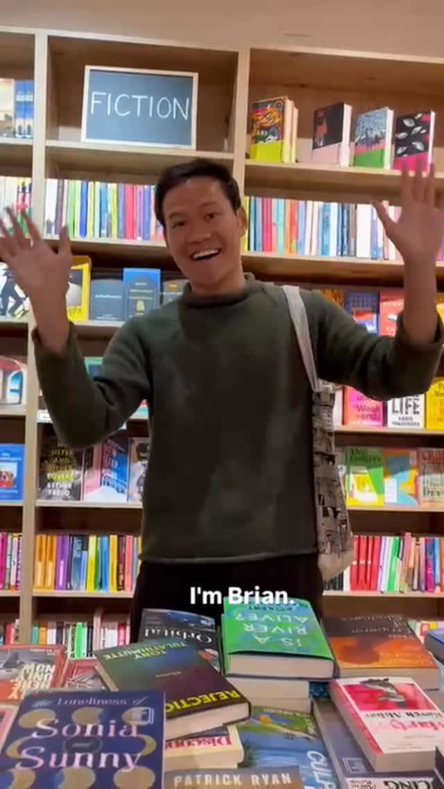 “A train wreck you can’t look away from….hope for the climate future… and the stories we tell ourselves to survive”
Brian had the whole team swooning with the best recommendations❤️
You found your place in #barcelona @brianhpham come see us again soon!
@charliesqueerbooks @@kavehakbar.kavehakbar @ocean_vuong @robgmacfarlane @tonytula