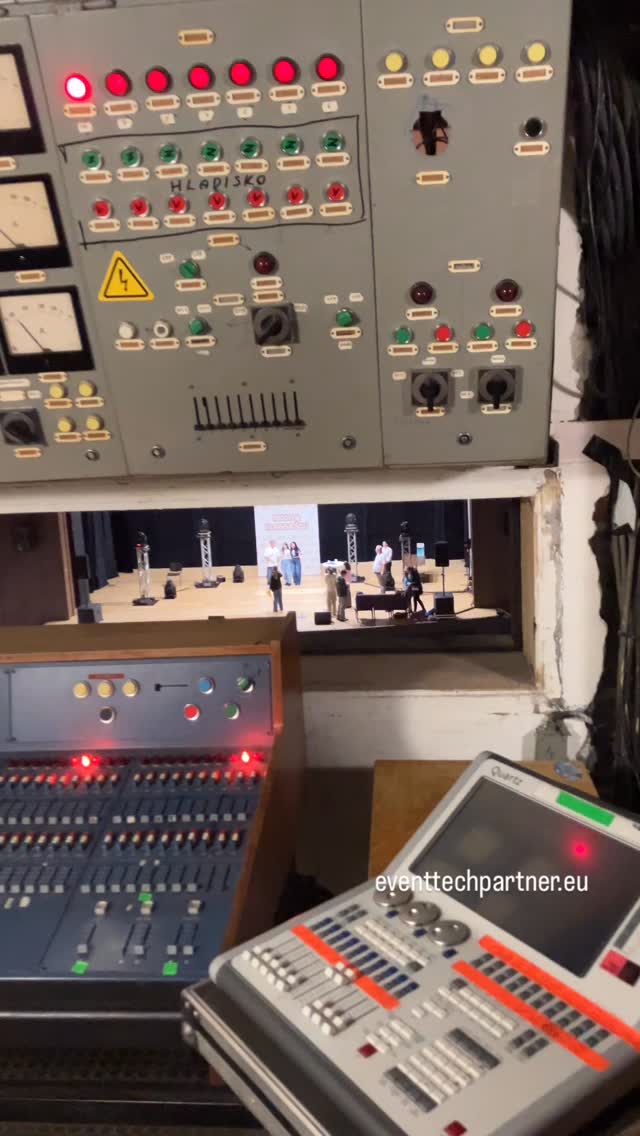 Keď sa light design 1985 stretne s EVENT TECH PARTNER .EU 2025 ✨
Trnava – Dom kultúry.
Staré pulty, nové štandardy 💪
#eventtechpartner #eventtech #lightdesign #lightingdesigner #stageproduction #trnava #domkultury #slovakiaevents #technickezabezpecenie #eventproduction #stagecrew #behindthescenes #showtime #2025
@trnavamojemesto