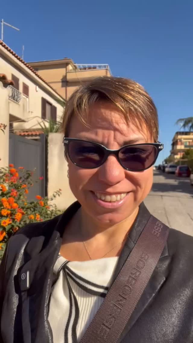 Se vuoi essere felice, scegli la calma. 🌿
È una scelta, non un caso.
Ogni volta che respiri prima di reagire, che ascolti invece di correre, stai creando pace. 💛
✨ Nel link in bio trovi i miei percorsi di yoga e coaching per imparare a coltivare la calma ogni giorno.
#calmainterna #felicitàconsapevole #yogaitalia #benessereolistico #mindfulnessitalia #yogalifestyle #armoniainteriore