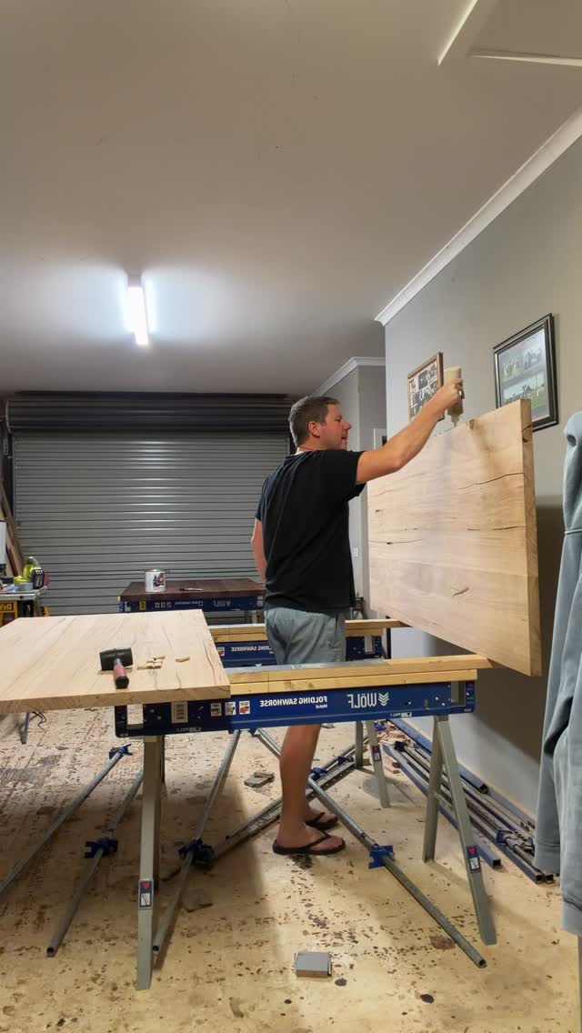 When 2 become 1!!!! @festool_australia dominos for the win again joining the 2 halves of the big Vic ash square table. It is especially important on the#is one as the end grain will be mirrored with a double thick edge so everything needs to be spot on 👌
.
.
.
.
.
.
.
.
#interiordesign #bespoke #customfurniture #furnituredesign #bespokefurniture #furniture #homedecor #diningtable #diningroom #table #squarediningtable #ballarat #ballaratbusiness #ballaratsmallbusiness #furnituremaking #festool