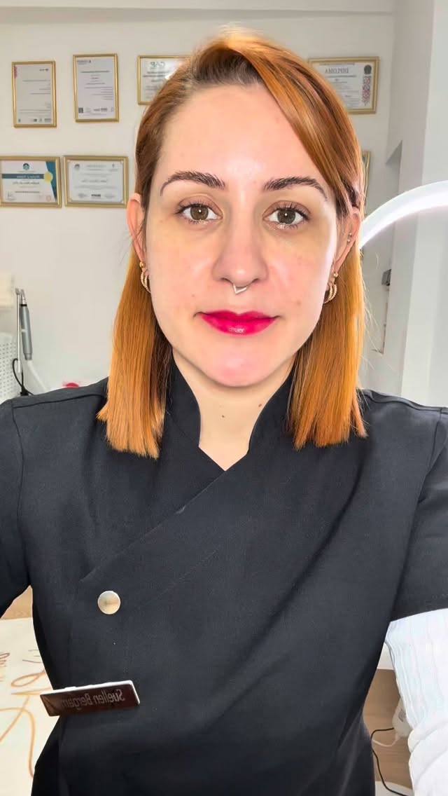 Hoje decidi fazer um autocuidado e aproveitei para registrar esse momento para vocês!
Mostrei como é a experiência logo após a aplicação de toxina botulínica — sim, é normal ficar um pouquinho vermelhinho e isso passa rapidinho. 🤍✨
Meu objetivo sempre é entregar naturalidade, segurança e bem-estar para cada cliente.
Se você está pensando em realçar sua beleza de forma sutil e cuidadosa, estou aqui para te orientar. 💕
💬 Me manda um direct e vamos conversar sobre suas necessidades! -Today I decided to do some self-care and took the opportunity to record this moment for you!
I showed what the experience is like right after the application of botulinum toxin — yes, it’s normal to be a little red and it goes away quickly. 🤍✨
My goal is always to deliver naturalness, safety and well-being to each client.
If you are thinking about enhancing your beauty in a subtle and careful way, I am here to guide you. 💕
💬 Send me a direct message and let’s talk about your needs!