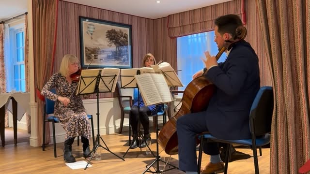 Sharing a snippet from the final movement of Mendelssohn’s D major quartet (Op.44 No.1) from our recent concert. A lively, energetic finale that’s always great fun to play. Performed by Jane, Elly, Adrian and Dan from the Stretto Quartet.
#StringQuartet #Mendelssohn #ChamberMusic #ClassicalMusic #LondonMusicians #KentMusicians