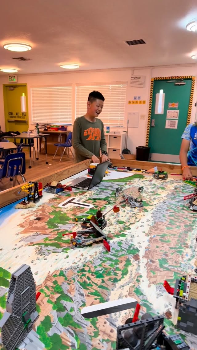 Yes, these 4th-7th graders are already coding and designing robots for FLL robotics competition! @first_official_
Their creativity is inspiring! 🤩
#privateschool #bayarea #studentsuccess #robotics #education