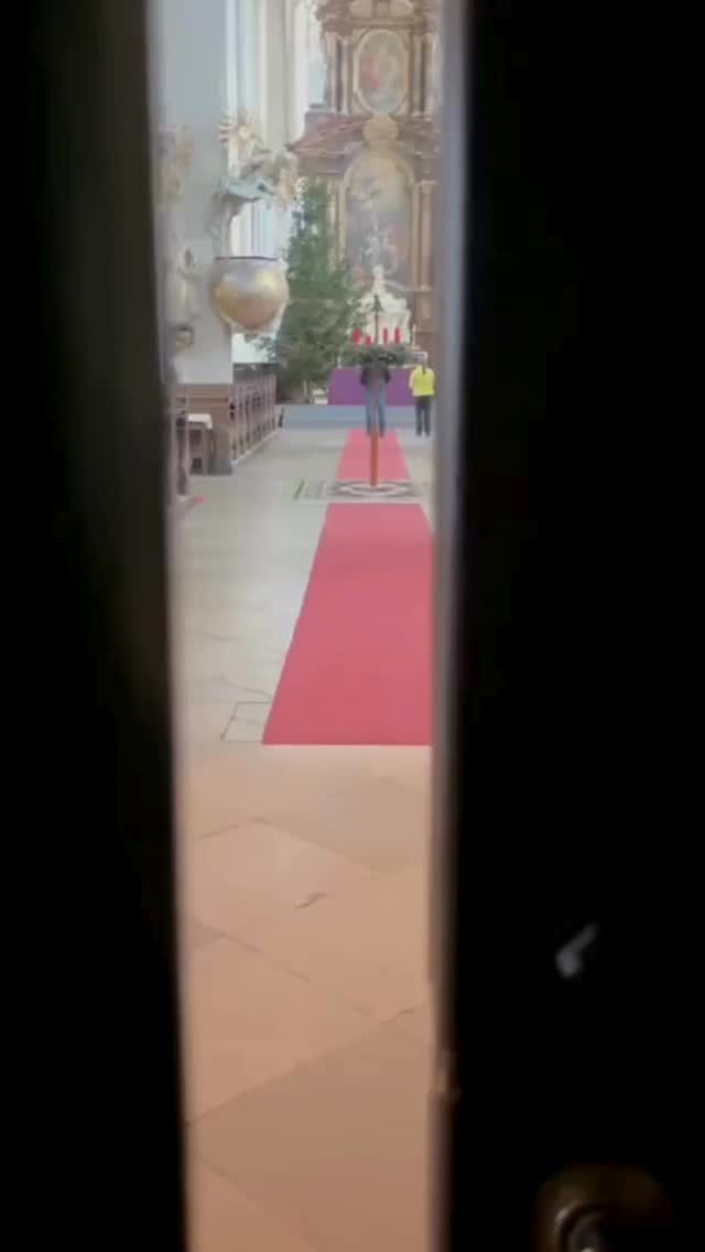 Dnes nás čeká adventní koncert!
Dopoledne proběhla generální zkouška v prázdném kostele – violoncello, harmonika,kytary a flétny zněly prostorem, zatímco děti si ještě naposledy prošly svou část vystoupení.
Na závěr už jen pohled na dnešní pozvánku… Těšíme se na vás večer! 🎶🕯️
#waldorflacerta #znojmo #skola