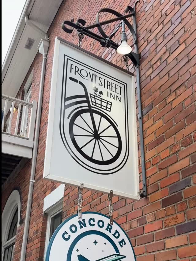 Quiet corners. Cozy rooms. Small-town charm.
Front St Inn is always here when you need a getaway.
#WilmingtonArts #DowntownCulture #BoutiqueInn #NCTravel #ArtLoversEscape