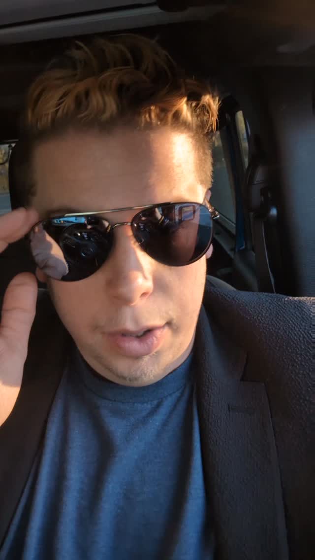 Don't be a silly goose. #bloopers #outtake #birdnoises #zakunscripted