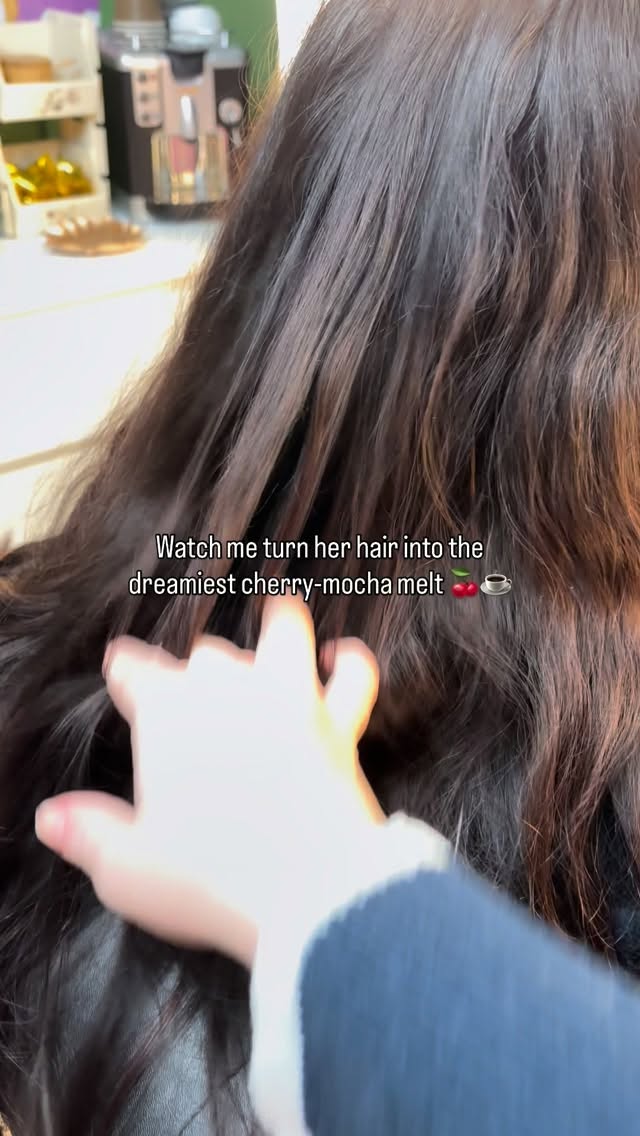 Elevating brunettes with rich cherry hues for the holidays ❤️🎄🫶🏼
#goldwell #haircolour #hairstylist #hairartist #christmas #christmashair #bow