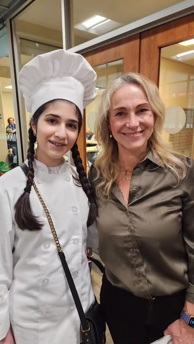 Thank you @gracesimon.newdoors for inviting me to you meeting last night!
I will cherish this memory for the rest of my life!
❤️🙏❤️🙏❤️🙏
I had so much fun!
Hope to see you all this Saturday at the market.
#sensitivebaking #sensitivett #bakingwithneekta #glutenfree #dairyfree
