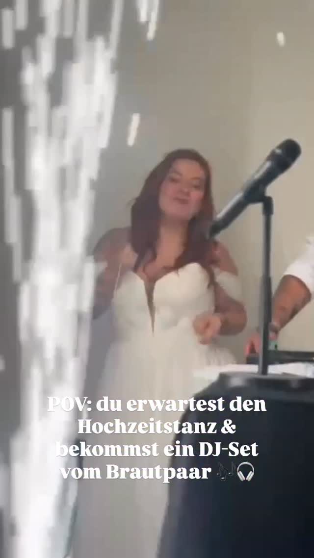POV: du erwartest den Hochzeitstanz & bekommst ein DJ-Set vom Brautpaar 🎶🎧
#hausamseegochness #hochzeitslocation #wedding
