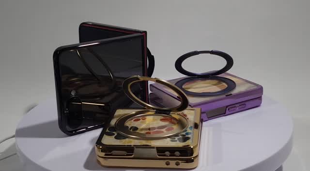 為你的手機增添日韓風格的時尚個性!這款手機殼墊片讓你的手機煥然一新,讓它成為你服裝的最佳搭檔。Link in Bio #手機殼 #時尚配件 #日韓風格
🎁 還在為聖诞禮物烦惱吗?我們的獨一無二手機殼加可換墊片绝對能讓你的最愛驚喜不断!分享你最爱的设設,并告诉我們你会送给谁!🍀 #创意禮物 #聖诞快樂 #手机壳#www.meyumi.com.hk💖🤩