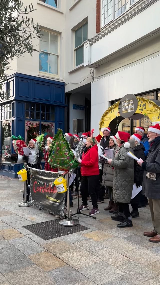 Could we hear anything more Irish at Christmas than this song?
#dublin #christmas