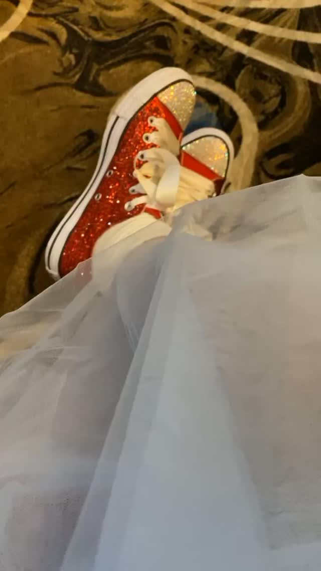 Day 3 of 12 🎄
Where comfort meets sparkle ✨
Blinged Converse because your steps deserve shine.
.
.
.
#bling #converse #customized