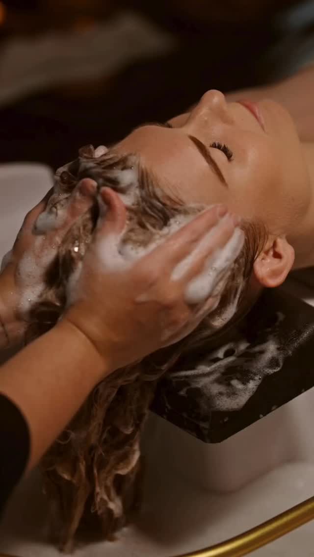 Unwind during this busy holiday season & take some time for YOU. Book your appt for a relaxing and soothing Head Spa experience! Soul & Moss - 710 Mass St, Lawrence, KS.
#selfcare #headspa #spaday