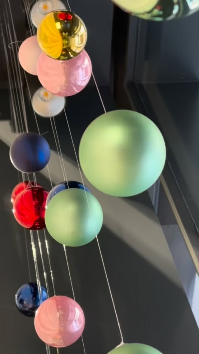 Our window, dressed for the season!✨ #fotinipsarouli #fotinipsaroulijewellery #finejewelry #handmadejewelry