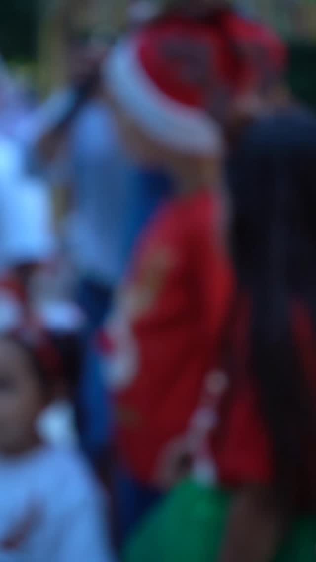 Celebramos la Navidad rodeados de quienes le dan sentido a nuestro propósito.
Un encuentro lleno de amor, gratitud y esperanza junto a las familias de nuestro equipo, que nos recuerda que no solo construimos proyectos, construimos ciudad.
Regalos, sonrisas y gratitud que nos recuerdan que más que una empresa, somos una familia.
¡Gracias a todas las personas que confían en nosotros y hacen posible el sueño de edificar espacios de vida!