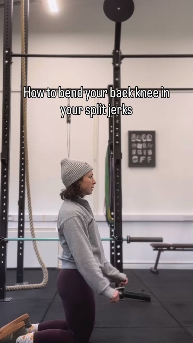 Credit goes to @kellyjorobson_lift_right for this one. Thought we’d give it a try. Some successful, some less successful. Speed, power and footwork all needed for this drill. Give it a try!
#longgametraining #hungerford #newburyindies #newbury #trainsmart #britishweightlifting #splitjerk #gymfails