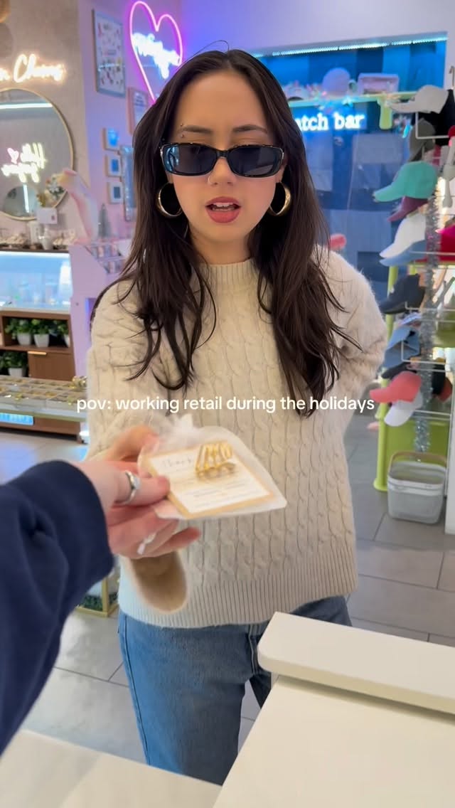 Happy holidays! 😃
Little Market NYC
📍637 Broadway
⏰Open Mon-Sat 11-7
Sun 11-6
Charm bars/permanent closes 30 min early
#holidays #christmasshopping #retail #pov #customerservice