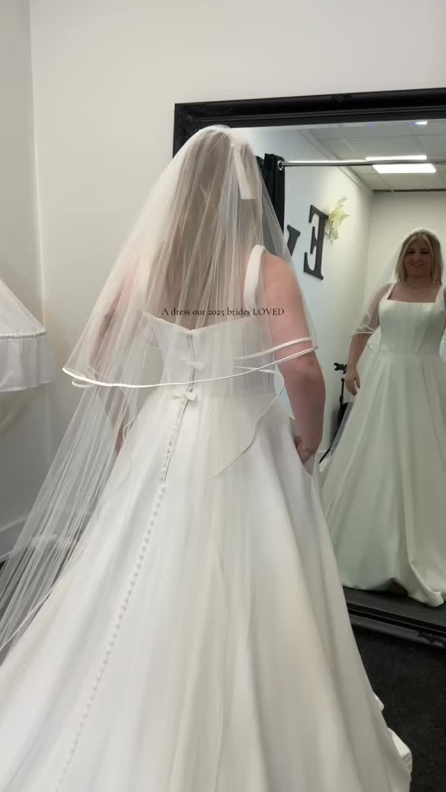 A beautiful boned bodice, square neckline, buttons, bows and of course POCKETS!
such a stunning design with a modern twist! ❤️ instore NOW.
.
.
.
#weddingdress #bride #weddingexperience #weddings #weddingoutfits #weddingstyle #weddingdresses #weddinginspiration #weddingideas #weddingdresssale #bridalstyle #bridesgrantham #lincolnbride #nottinghambride #eastmidlandbride #eastmidlandswedding #bridetobe #bridetribe #newarkbride #newarkontrent #ollertonbrides #tuxfordbrides #Sleafordbrides #mansfieldbrides #doncasterbride