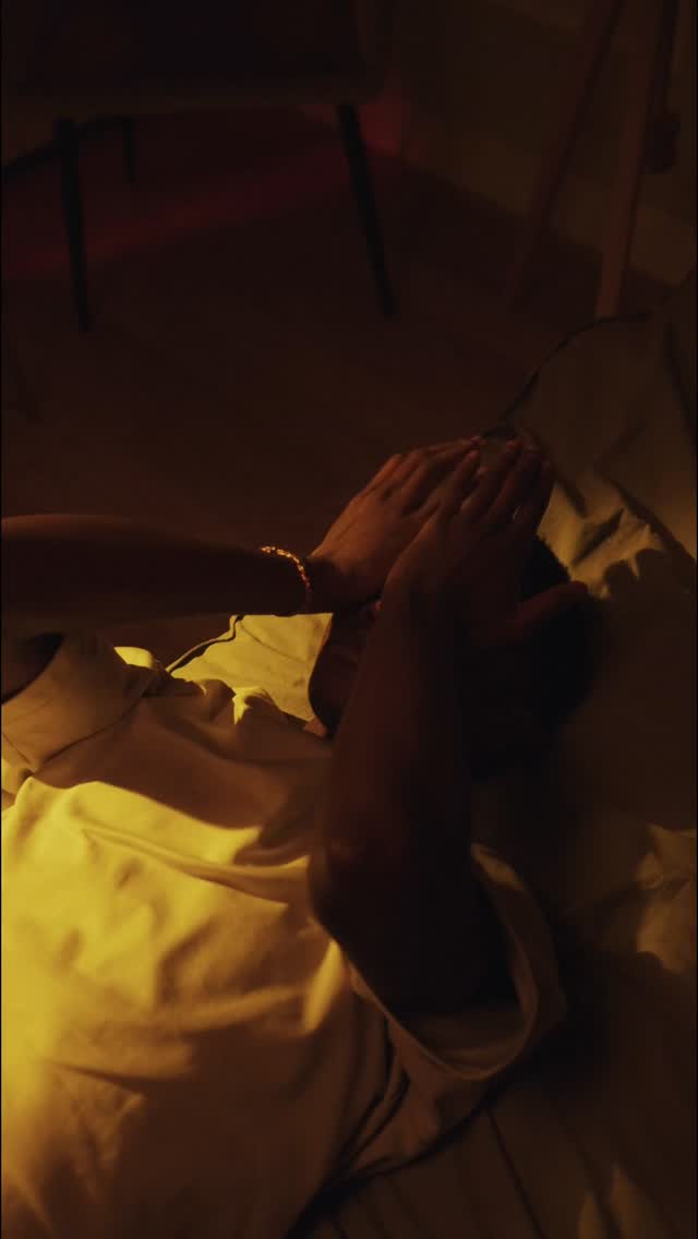 Dormir bien sí es posible 😴✨
En Neura Institute abordamos el insomnio desde la neuropsicología aplicada, ayudando a tu cerebro a regularse, salir del estado de hiperalerta y recaprender a dormir.
A través de neuromodulación y neurofeedback, trabajamos directamente sobre los patrones cerebrales asociados a:
Dificultad para conciliar el sueño
Despertares nocturnos
Sueño no reparador
Fatiga mental y ansiedad nocturna
No es solo dormir más horas.
Es dormir profundo, reparar tu cerebro y recuperar tu energía diaria.
✨ Protocolos personalizados
✨ Enfoque científico y no invasivo
✨ Acompañamiento profesional
📲 Escribe por WhatsApp para solicitar cita al +52 1 44 22 34 27 55
#Insomnio #DormirMejor #SueñoReparador #Neurofeedback #Neuromodulación SaludMental CerebroSaludable Ansiedad Estrés Neuropsicología Bienestar NeuraInstitute SueñoProfundo TerapiasAvanzadas BrainHealth