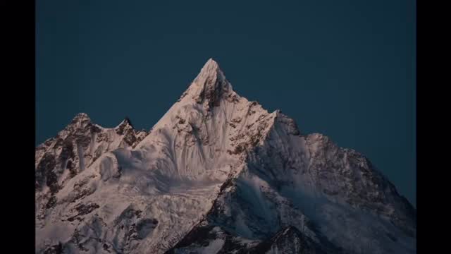 This Morning at Meili Snow Mountain ✨
This is what our guide/guests woke up to this morning — Meili Snow Mountain glowing in the early sun.
No filter, no edit. Just a quiet moment in Shangri-La that makes you stop and breathe for a second.
Travel isn’t always about ticking off places…
Sometimes it’s about mornings like this — soft light, cold air, and a mountain that feels almost alive.
If Meili Snow Mountain is on your list, we’d love to show you the real, peaceful side of this region.
📩 DM us to start planning your Yunnan · Shangri-La trip.
#MeiliSnowMountain #Shangrila #YunnanTravel #kikiholidays #yunnantravel