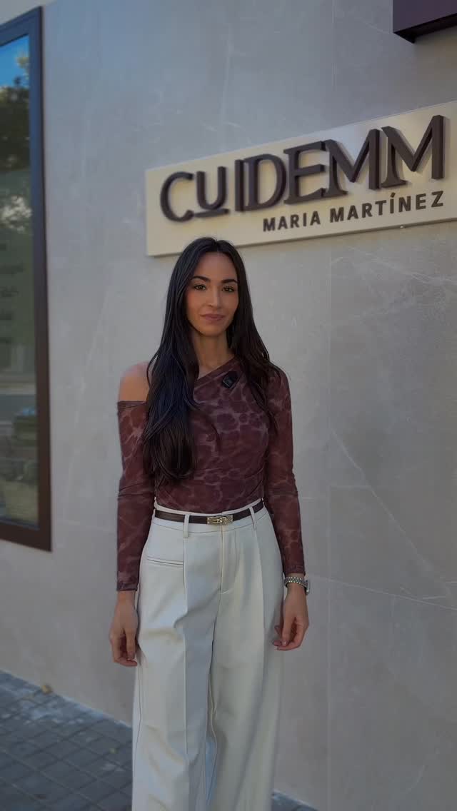 ✨ ¡María Martínez está feliz de anunciar su primer Taller de Vision Board en CUIDEMM! ✨
Si quieres empezar el 2026 con claridad, motivación y metas que realmente puedas cumplir… este taller es para ti. 💙
📅 20 de diciembre
⏰ A las 11:00 h
📍 Clínica CUIDEMM – L’Alcúdia
🎟️ Plazas LIMITADAS
💰 TOTALMENTE GRATUITO
(¡Sí, sí… GRATIS! 😍)
María compartirá cómo el Vision Board que creó el año pasado le ayudó a cumplir una a una sus metas personales, familiares y profesionales.
Y ahora quiere ayudarte a ti a hacer lo mismo. 🌟
En el taller encontrarás:
✨ Todo el material incluido (imagenes, tijeras, pegatinas, cartulinas…)
✨ Un pequeño almuerzo dulce & salado 🍪☕
✨ Acompañamiento para crear tu propio tablero de objetivos
✨ Un espacio precioso para conectar con lo que realmente deseas
💫 Saldrás con tu Vision Board listo… y con un 2026 lleno de intención.
🤎🤎Si quieres reservar tu plaza, escríbenos por WhatsApp o DM antes de que se agoten.
¡Te esperamos!🤎🤎
#VisionBoard #Cuidemm #TallerGratuito #Objetivos2025 #Metas CrecimientoPersonal MaríaMartínez LAlcúdia Bienestar ClinicaCuidemm TuMejorVersión 💙✨