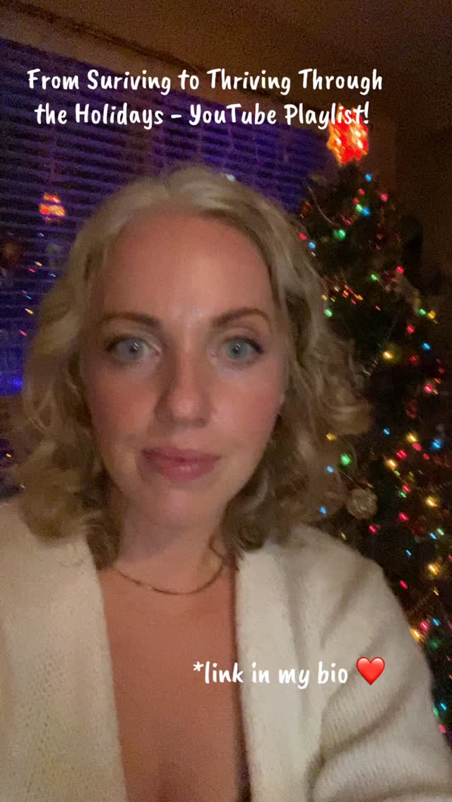 Have you checked out my YouTube channel where I have an entire playlist dedicated to thriving through the holidays?! Link is in my b1o! Happy holidays!
#holiday #holidaystress #stress #wellbeing #holidayselfcare