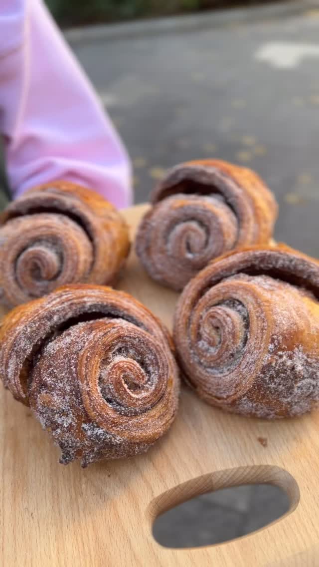 A thing of beauty I think you’ll agree 🌀 Available to order for Christmas Eve delivery ☃️🎄🎅🏼 www.bryonysbakehouse.com/shop #hithergreen #greenwich #bromley #blackheath #lewisham #lee