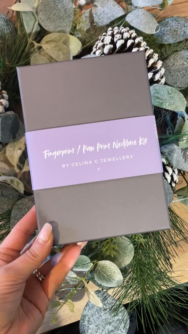 Gift the kit to someone special and give them something fun to do on Christmas Day 🥰🐾