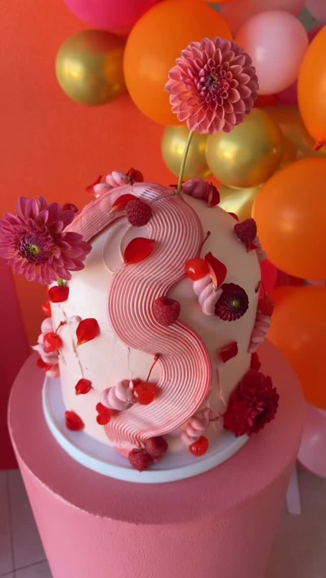 CATERING
I got to Cater For my Moms party! The brief Classy Canapรฉs ๐ with a Blooming trendy Birthday Cake , Apparently I nailed it ๐ฅณ