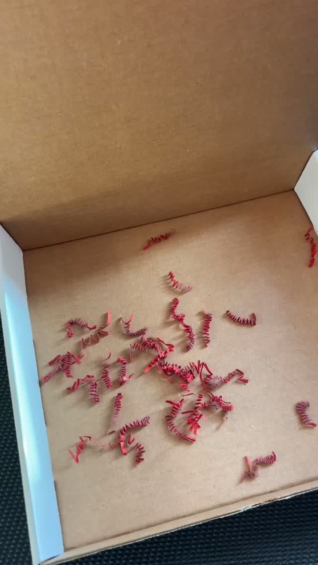 We curated limited-edition holiday sets that tell our family’s coffee story — small-batch Panama beans, roast-date transparency, and gift-ready packaging made to impress. Want to give something memorable this season? Link in bio. ☕🎁✨
Tell us: who would you surprise with this set? #SpecialtyCoffee #HolidayGifts #CoffeeLovers #PanamaCoffee #GiftIdeas #SmallBatch #RoastDate #CoffeeCommunity