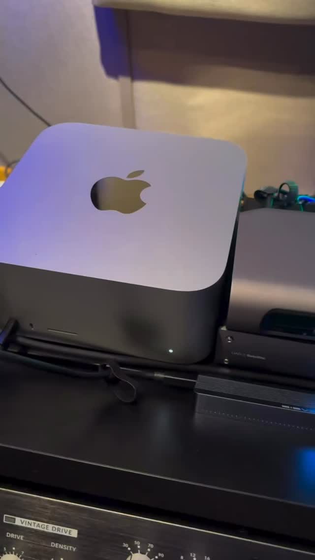 🎛️ When it’s Mix Day @digilogbytc, only the BEST in Digitally Controlled Analog Routing can be trusted for ultimate flexibility & sonically transparent routing of outboard analog hardware. 🔥 #mixday
🛒 Shop Now - www.flockaudio.com/buy
📍Dealers - www.flockaudio.com/dealers
- - -
Use your Analog Hardware like plugins with simple drag + drop intuitive functionality plus so much more! Contact your preferred Flock Audio Dealer to learn more and order your PATCH Series model today!
- - -
See why thousands of audio professionals and studios around the world are switching to the new standard of analog routing… The PATCH Series! (www.flockaudio.com)
- - -
#flockaudio #patchbay #StudioLife #AudioEngineering #MixingEngineer #RecordingStudio #MusicProduction #SoundDesign #AudioGear #ProAudio #MusicStudio #HomeStudio #StudioSetup #PatchBay #AnalogGear #DigitalAudio #StudioEquipment #SoundEngineer #MixingAndMastering #StudioRecording #MusicProducer #AudioMixing #MasteringMusic #StudioSession #GearHead #studioinspiration #studiowork #studio #mixing