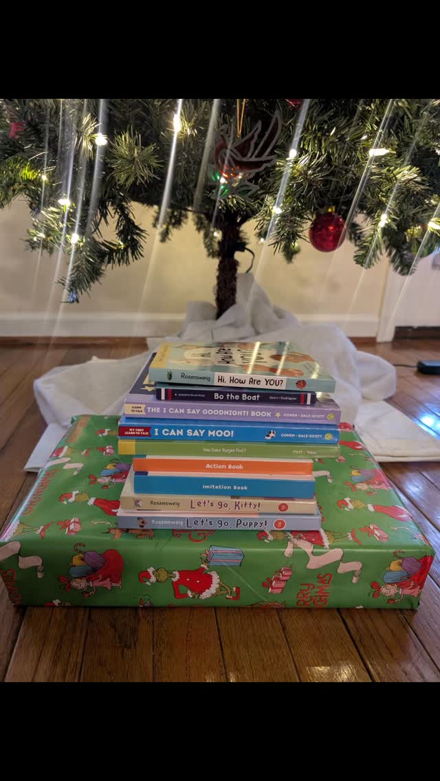 If you're in need of last-minute holiday gifts for the babies and toddlers in your life...
...you can't go wrong with board books-- especially when authored by SLPs (aka experts in communication development)! 🎄🦌
Not only do books like the ones pictures keep kids engaged, but they include tips for caregivers and built-in opportunities to boost speech and language skills. 🙌🏻
Most of these are on Prime so they'll still come in time for Christmas! Pair one or a few books with toys or clothes and you've got the perfect gift basket. ❤️