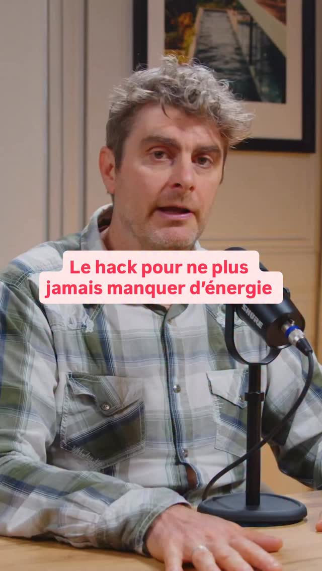On pense souvent que lâabsorption de glucides est limitĂ©e, mais câest faux. @head_coach_intothewild tâexplique lâanalogie gĂ©niale du train đ (glucose) et des camions đ (fructose).
En utilisant la voie du fructose, tu peux : âĄïž Augmenter ton apport Ă©nergĂ©tique (passer de 60g Ă 90g+/h). đ Maintenir lâeffort beaucoup plus longtemps. đ Booster ta rĂ©cupĂ©ration post-sĂ©ance.
Le secret ? Le « Gut Training ». Ton corps apprend Ă construire plus de « camions » pour transporter lâĂ©nergie si tu lâentraĂźnes.
Tu tournes Ă combien de grammes/heure sur tes sorties longues ? Dis-le-nous en commentaires ! đ
Episode soutenu par :
La Fédération française de cyclotourisme, FFVélo @ffvelo_officiel
Les magasins Cyclable @cyclable_france
#tousenselle #tousensellepodcast