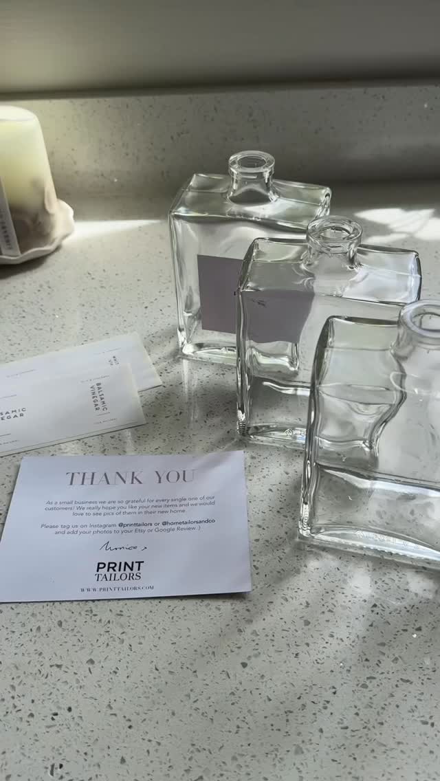 Book bottles, neatly filled and finished with our labels — such a simple, elegant touch for the kitchen top 🤍
Styled by @homebythedane
#KitchenInspo #OrganisedHome #PrettyStorage #KitchenAesthetic #PrintTailors