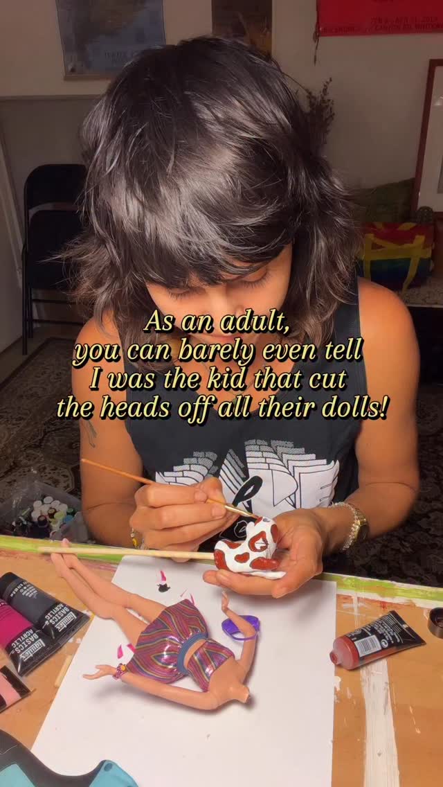 Even if you were a weird kid you can still totally be a productive, functioning, member of society JUST LIKE ME!!!!
#artist #artistsofinstagram #crafting #hotglue #barbies #breyer #funnyart #funnyhorses