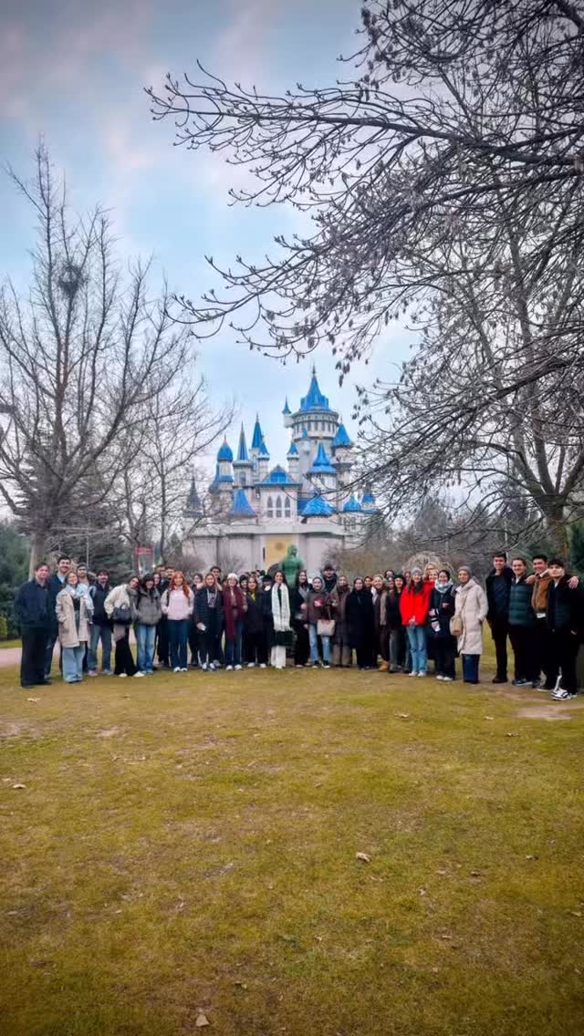 @iukariyerkulubu2024 ile gerçekleştirdiğimiz Eskişehir gezimizden bazı güzel anlar kendilerine katılımlarından dolayı teşekkür ederiz .Daha sonraki etkinliklerimizde tekrar görüşmek dileğiyle…
#turizm #travel #tur #okulgezisi #travelphotography #eskişehir