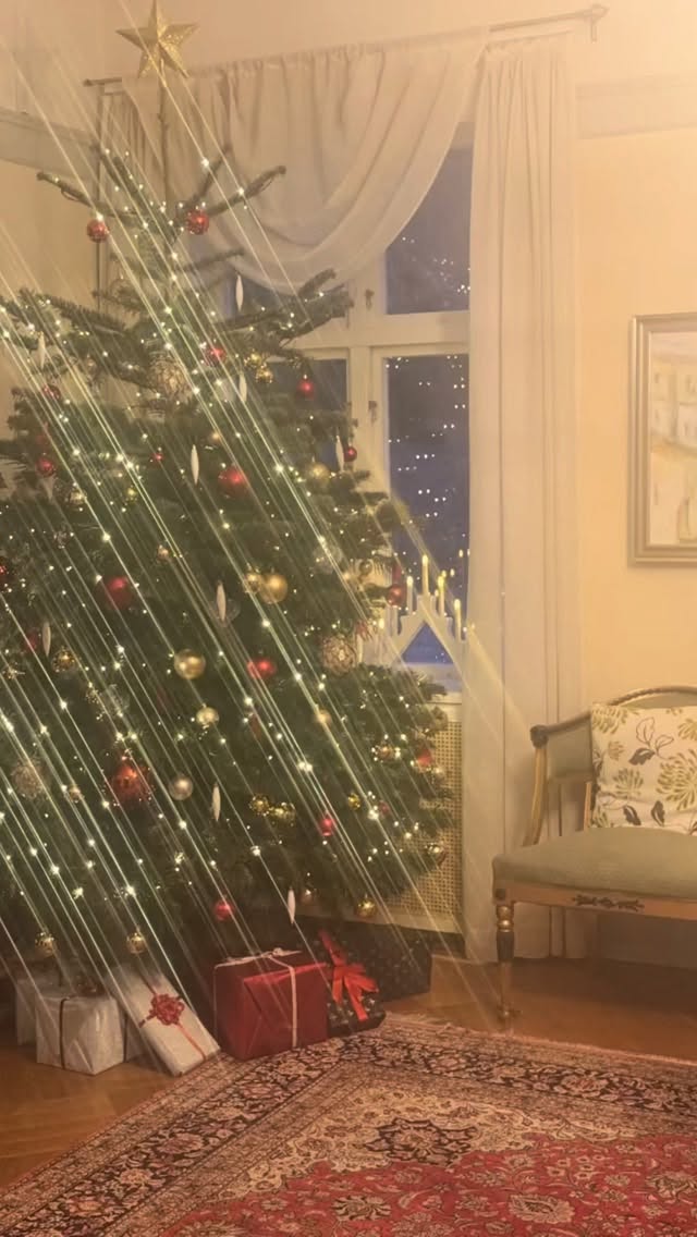 🎄Mitt i julens magi på Munkedals Herrgård 🎄
Vi är mitt i den mysigaste tiden på året här på herrgården! Vår julgran står vackert i foajén och restaurangen är fylld med värme, dofter och julens alla smaker 🍽️✨
Det är fortfarande några platser kvar för att fira julen hos oss, så varför inte boka julbord eller en stund av avkoppling i vår mysiga herrgårdsmiljö?
Vi ser fram emot att dela denna speciella tid med Er 🤶✨