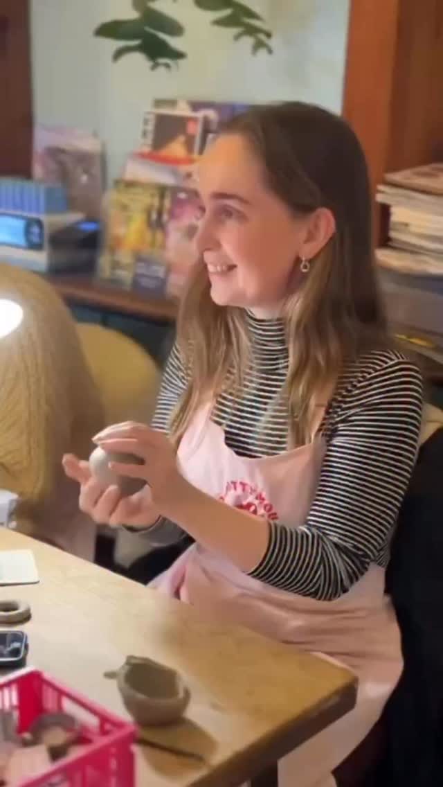 ✨get crafty at the crafty✨
✨You’re running out of time to make a bauble! Join us at the (tag)crafty egg in Fishponds on the Saturday the 13th and join in with the festivities✨
✨grab a cheeky pint, pop on a pink apron and make a unique decoration with support from professional ceramicists✨
#xmasdecor #festivedecorations #holidayspirit #ceramicart #xmasdatenight #uniquegifts