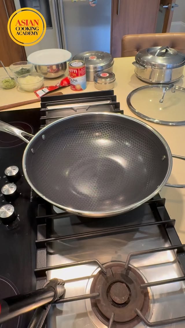 First cook in the HEXCLAD - the only way I know how - spices and my fave go to EASY Methi Chicken Curry 🍗🔥🌶️
Serves: 3–4
Time: ~30 minutes
🛒 Ingredients
• 650g chicken breast or thighs, diced
• 1 medium onion, finely diced
• 4–5 green chillies
• 5–6 garlic cloves
• Thumb-size knob of ginger (blended to a paste)
• 1 tin chopped tomatoes (Mutti Polpa my fave)
• 1–2 tbsp oil or ghee
• 2 tbsp yoghurt
• 2 tbsp kasoori methi (toasted & crushed in your hand)
🌶️ Spices
• 2 tsp salt
• 2 tsp ground coriander & cumin
• 1 tsp turmeric
• 1 tsp Kashmiri chilli powder
• 1 tsp garam masala (added at the end)
🔥 Method
1️⃣ Heat oil or ghee and fry onions until soft and lightly golden.
2️⃣ Add chilli–ginger–garlic paste and cook until fragrant.
3️⃣ Stir in tomatoes + all spices (except garam masala). Cook 10 mins until thick & glossy.
4️⃣ Add chicken, coat well, cover and simmer 10–15 mins.
5️⃣ Stir in yoghurt, kasoori methi & garam masala.
6️⃣ Rest, garnish with coriander, and serve with hot buttered naan & rice.
💡 Tips
✔ Thighs = juicier
✔ Adjust chillies to taste
✔ Even better the next day
📌 Save for later & tag me if you cook it!
#MethiChicken #IndianHomeCooking #MidweekCurry #QuickCurry #IndianFoodReels #sundayonthespicerak #HomeCooked #SpiceLovers #Currylovers #CookWithMe #FoodReelsUK #UKFoodCreators #HEXCLAD #NonStickCooking