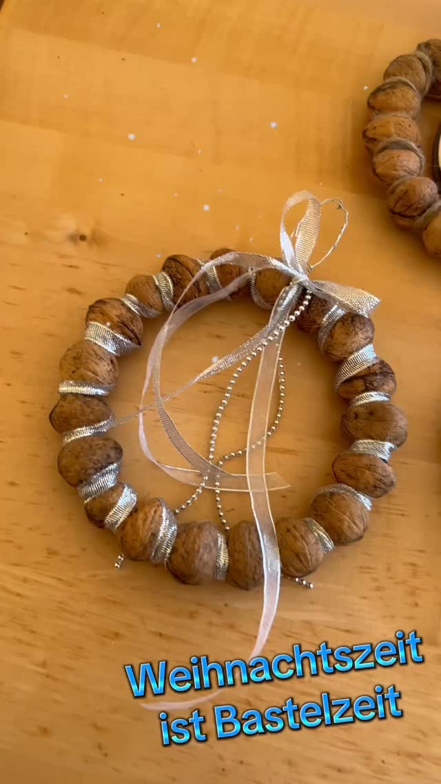 Basteln mit Walnüssen aus dem Garten 🤩
Das ist doch eine gute Idee, was sagst Du dazu?
🌰🌳🎁👼
#mequalitytime #guteidee
#hintergrabenbauer
#urlaubambauernhof
#bioliebe #weihnachtsgeschenk