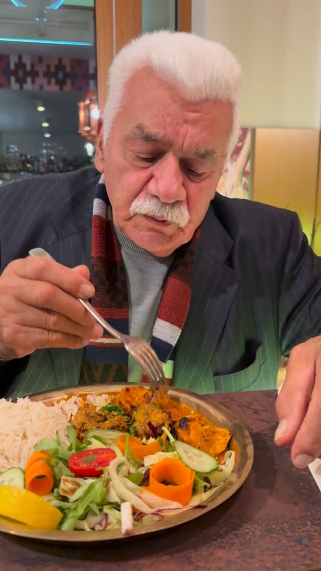 ✨ Große Ehre bei Kulayan: Der Gründer der legendären Pizzeria Da Cimino Frankfurt hat heute unsere nepalesische Küche probiert – ein besonderer Moment. Er ging mit einem echten Lächeln und voller Zufriedenheit. 🇳🇵🤝🇮🇹✨#frankfurt #nepalifood #messefrankfurt